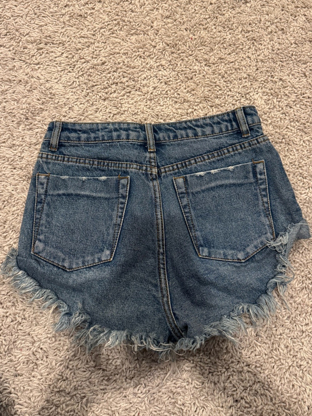 High-Rise Distressed Denim Shorts - - Picture 4 of 4